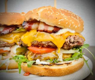 TOTO NIE JE 1.APRÍL 😎 My naozaj máme v ponuke to najlepšie mäso široko-ďaleko 🥩 Neveríte? Pozrite na našu stránku a nižšie...